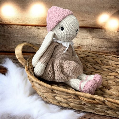 Liliána, a horgolt nyuszi lány (30 cm)